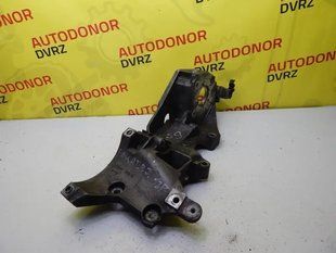 Кронштейн кріплення генератора 2.0D 03L903143Q Volkswagen Passat B7 2010 - 2014 03L903143Q фото