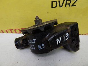 Подушка двигателя 1.6B MR223881 Mitsubishi Colt 1996 - 2003 MR223881 фото