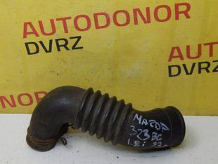 Патрубок воздушного фільтру Mazda 323 1992 - 1993 8977039 фото