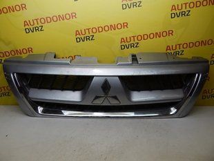 Решітка радіатора MN117713 Mitsubishi Pajero Wagon 2003 - 2006 MN117713 фото