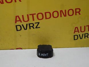 Крышка розширювального бачка 90108850 Opel Kadett 1984 - 1991 90108850 фото