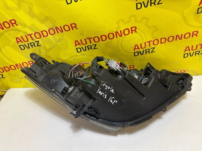 Toyota Yaris  2014-2017 Фара передняя левая 811700da30   811700da30 фото