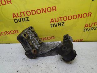 Кронштейн двигуна 2.0TD4 KKU107900 Land Rover Freelander 1997 - 2006 KKU107900 фото