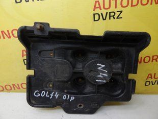 Корпус под аккумулятор нижняя частина 1J0915333A Volkswagen Golf IV 1997 - 2006 1J0915333A фото